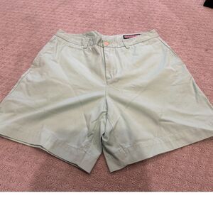 Vineyard Vines green shorts‎ size 33 EUC